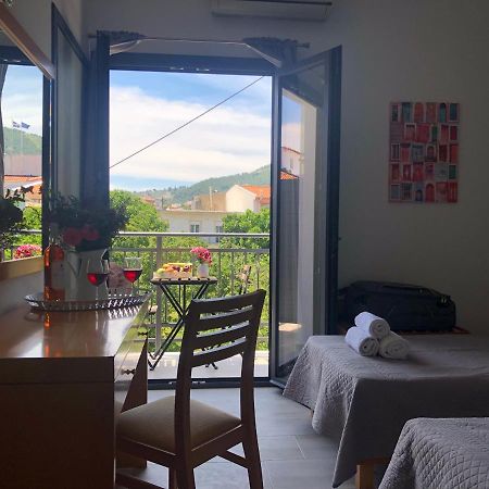 Central Guest House Skiathos Bagian luar foto